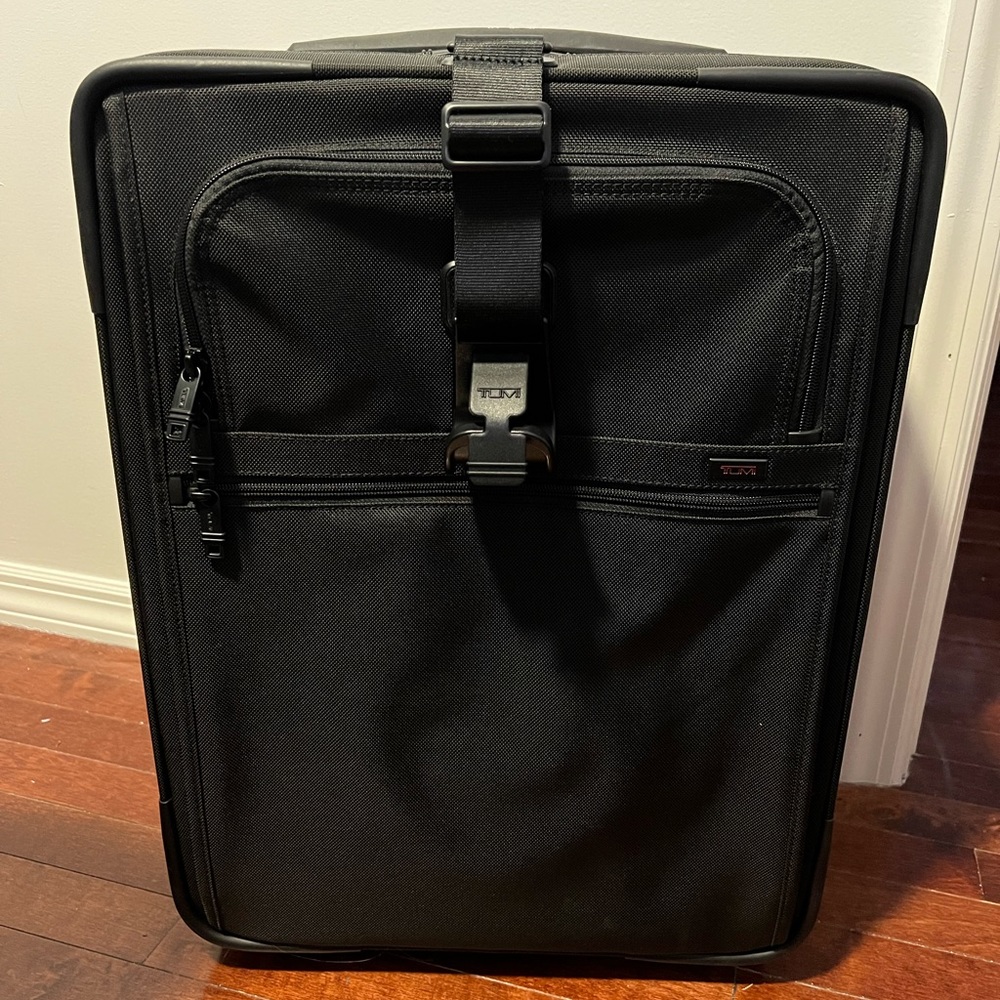 Tumi Continental Expandable 2 Wheeled Carry On